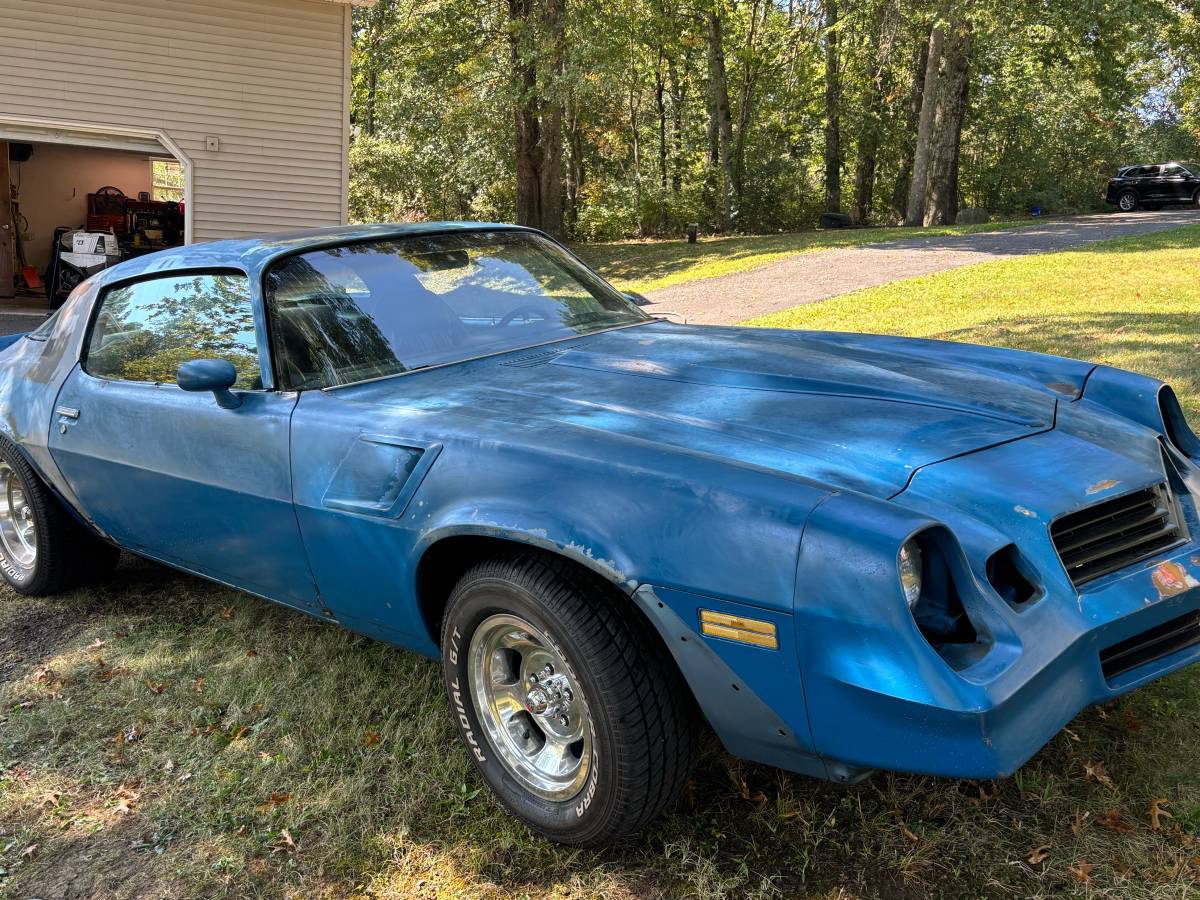 Chevrolet-camaro-z28-1981-blue