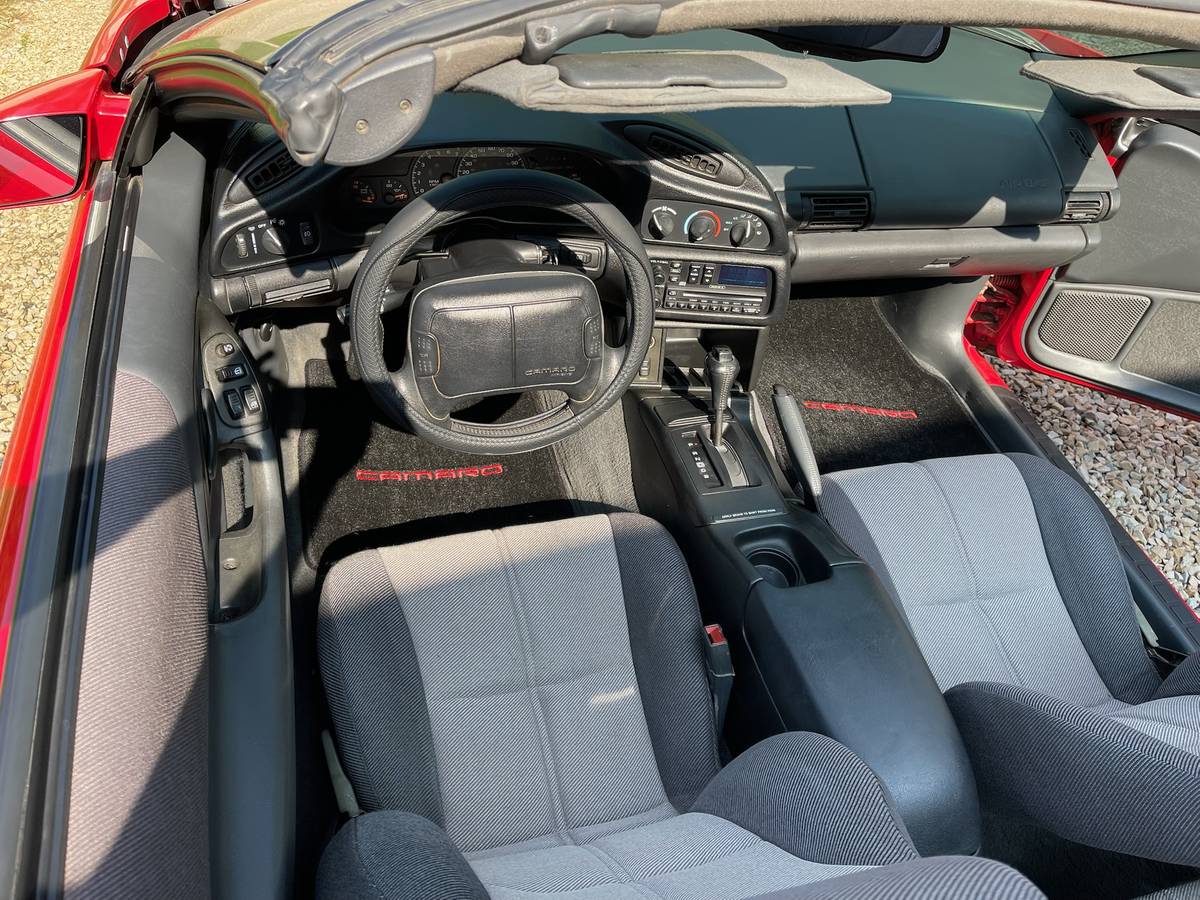 Chevrolet-camaro-z28-1995-red-1