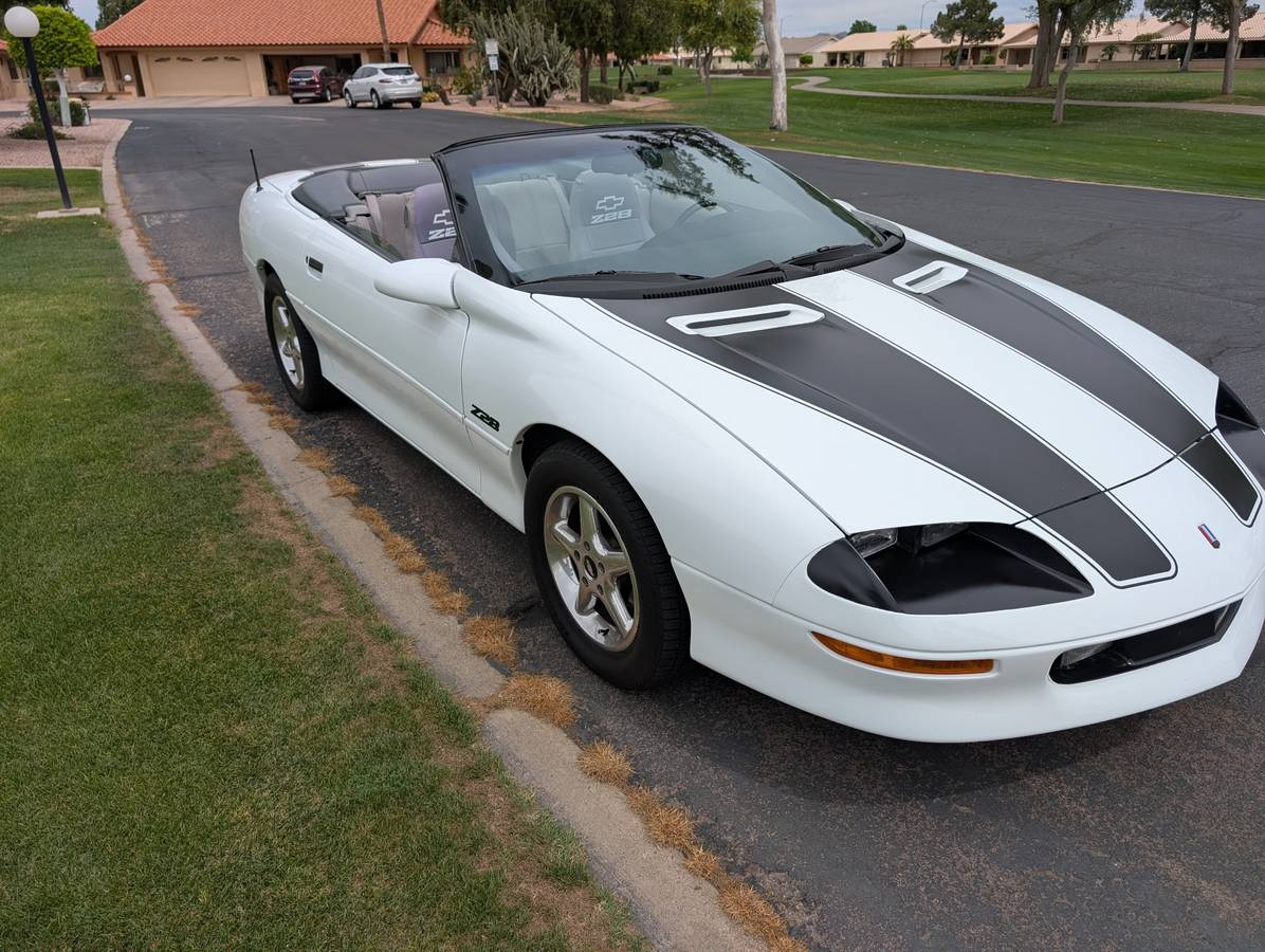 Chevrolet-camaro-z28-convertable-1995-white-1