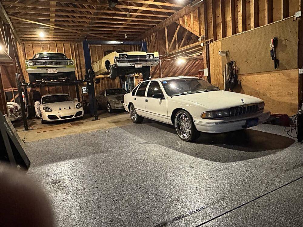 Chevrolet-caprice-1996-white-8