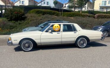 Chevrolet-caprice-classic-1983-white-4