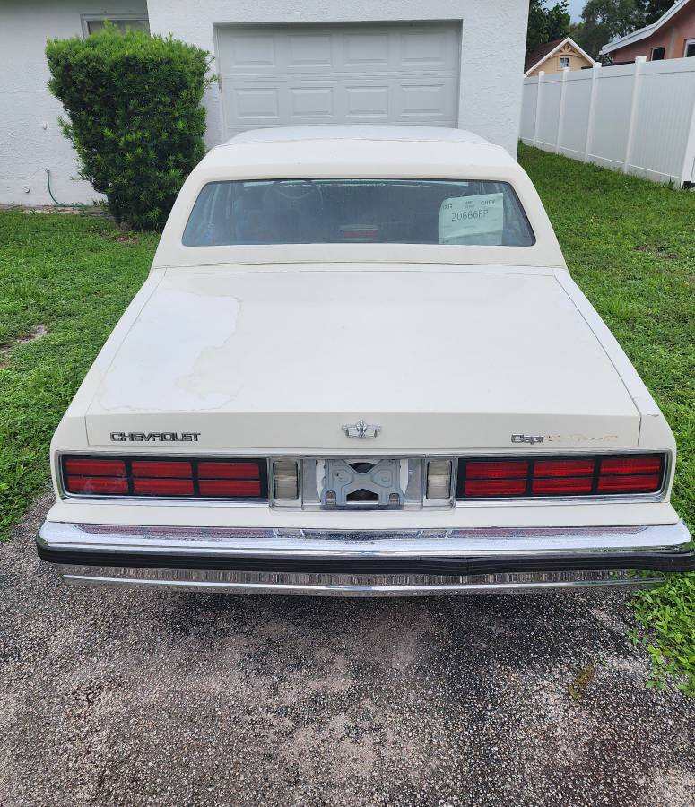 Chevrolet-caprice-classic-1989-white-2