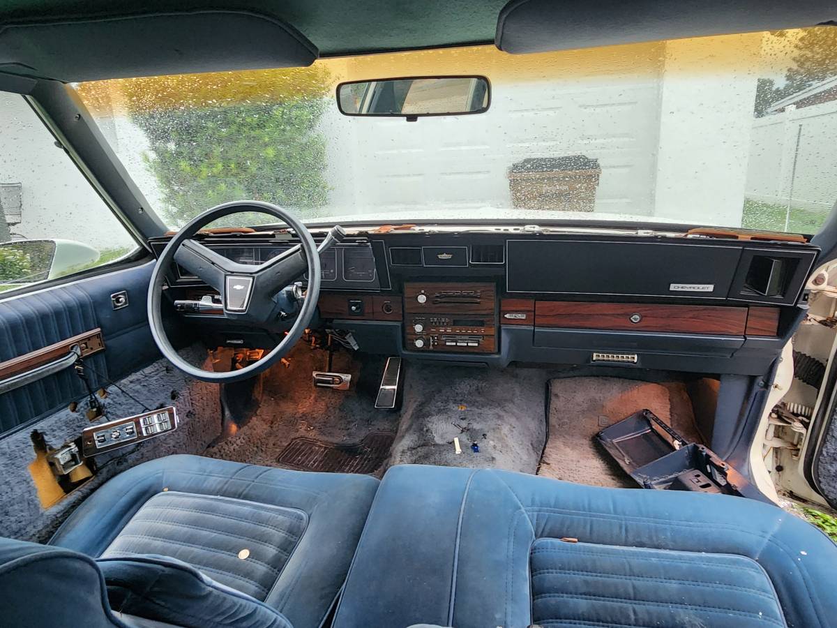 Chevrolet-caprice-classic-1989-white-3