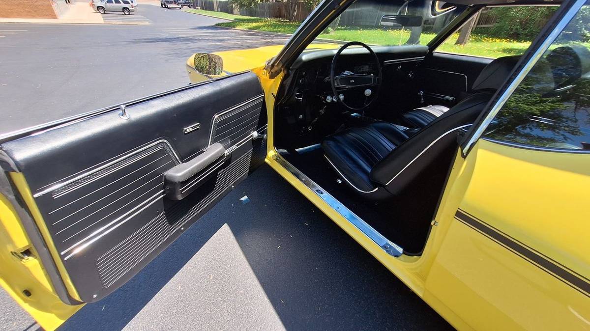 Chevrolet-chevelle-1969-yellow-15