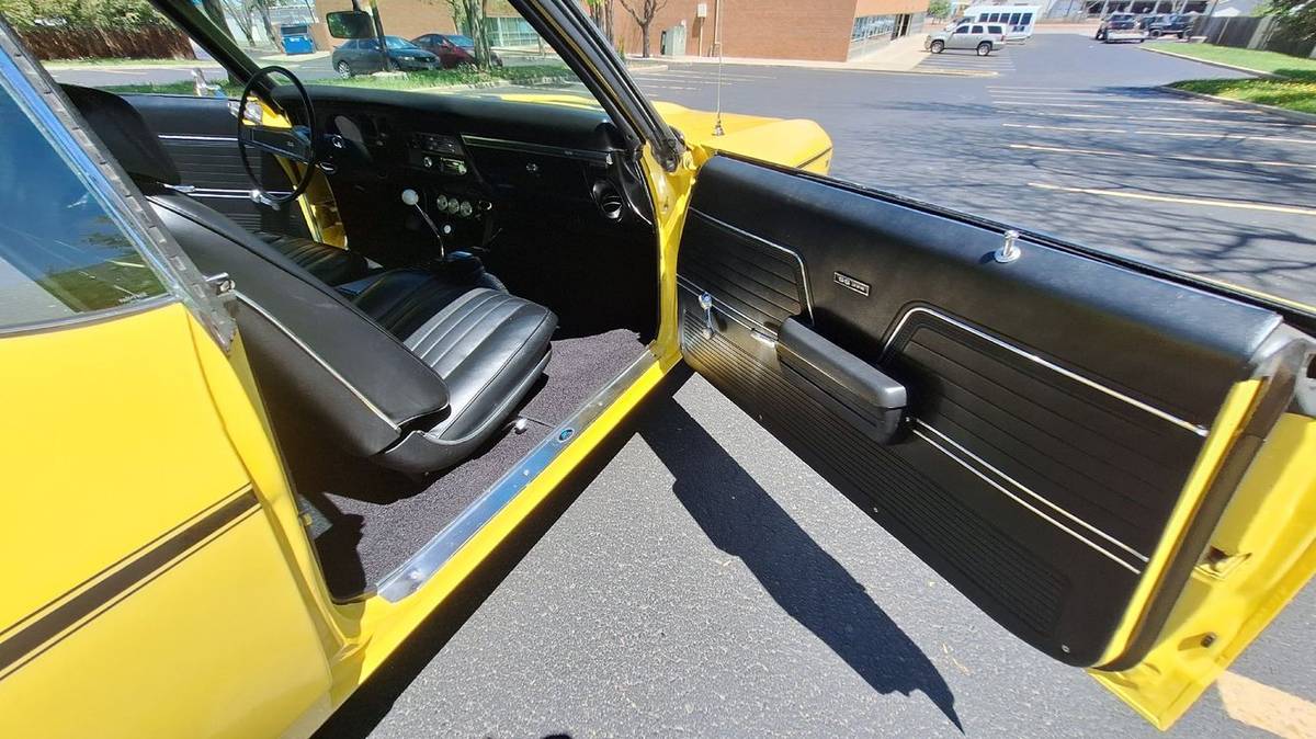 Chevrolet-chevelle-1969-yellow-19