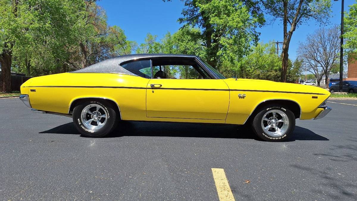 Chevrolet-chevelle-1969-yellow-23
