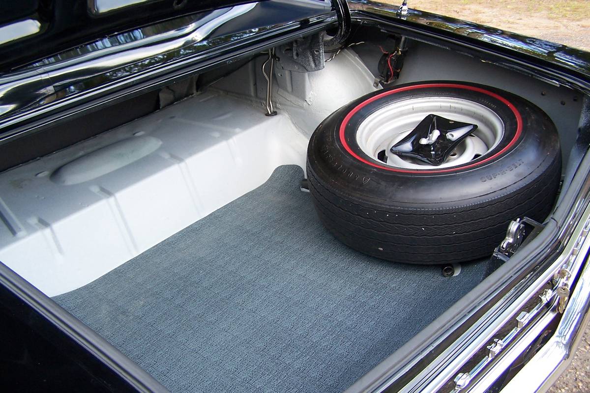 Chevrolet-chevelle-ss-396-1966-black-14