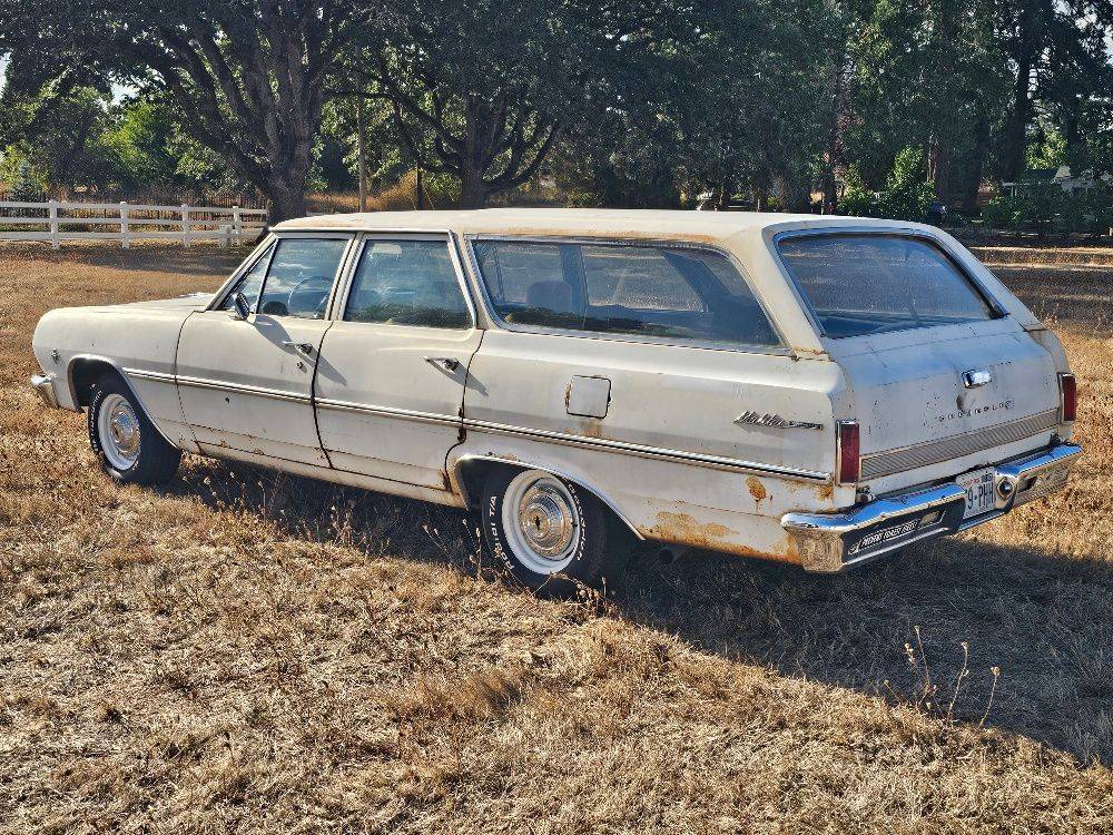 Chevrolet-chevelle-wagon-1965-white-10