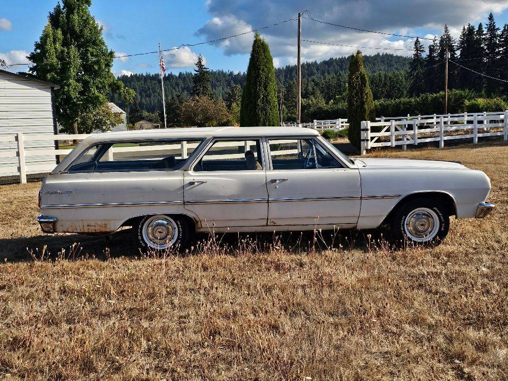 Chevrolet-chevelle-wagon-1965-white-11