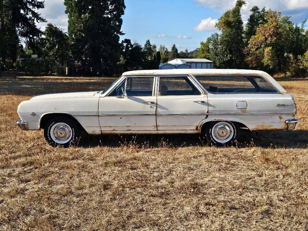 Chevrolet-chevelle-wagon-1965-white-12