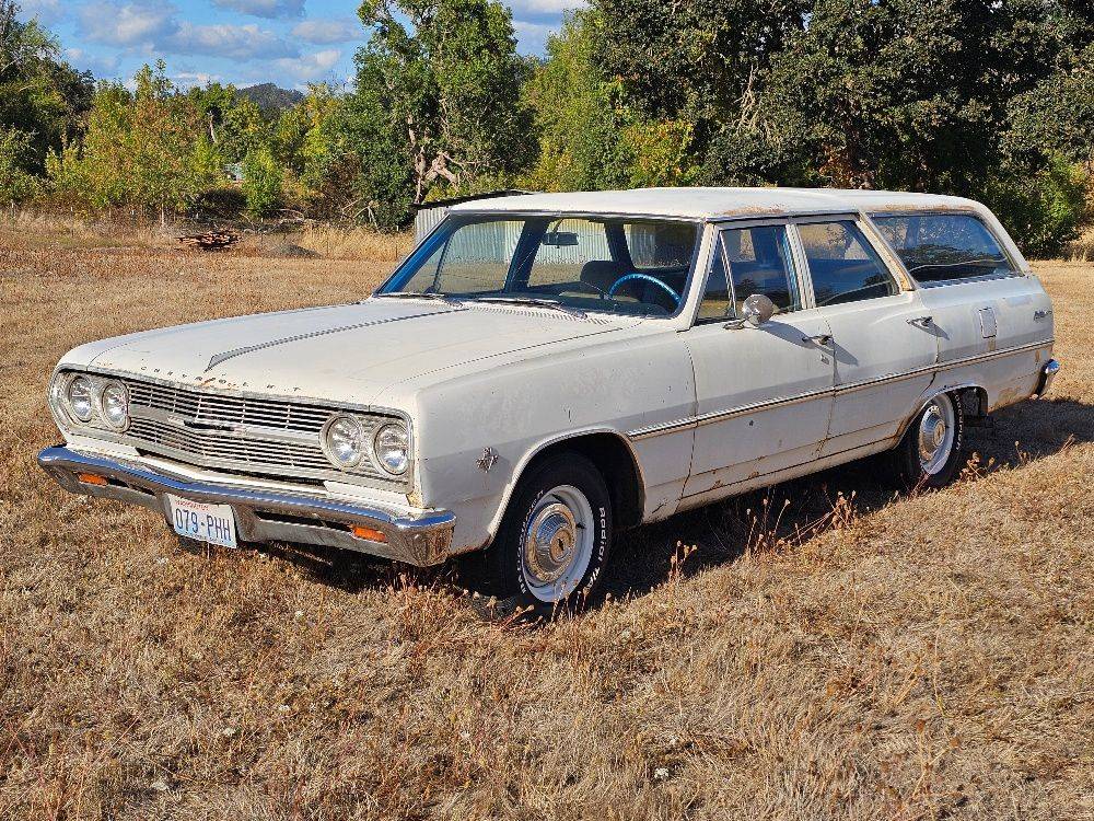 Chevrolet-chevelle-wagon-1965-white-4