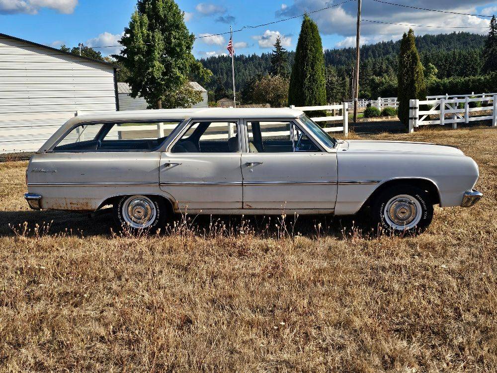 Chevrolet-chevelle-wagon-1965-white-5