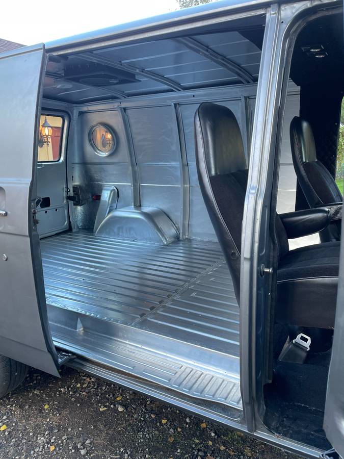 Chevrolet-chevyvan10-g10-1975-silver-10