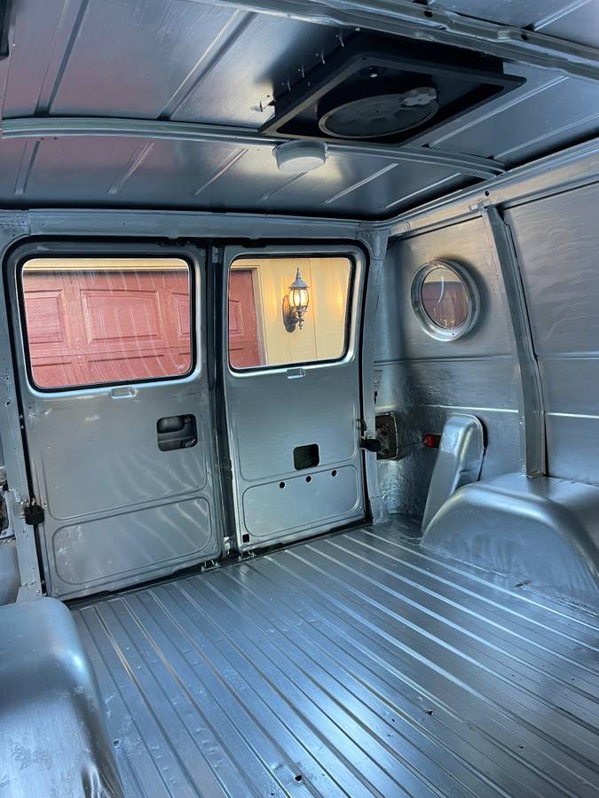 Chevrolet-chevyvan10-g10-1975-silver-11