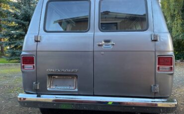 Chevrolet-chevyvan10-g10-1975-silver-12