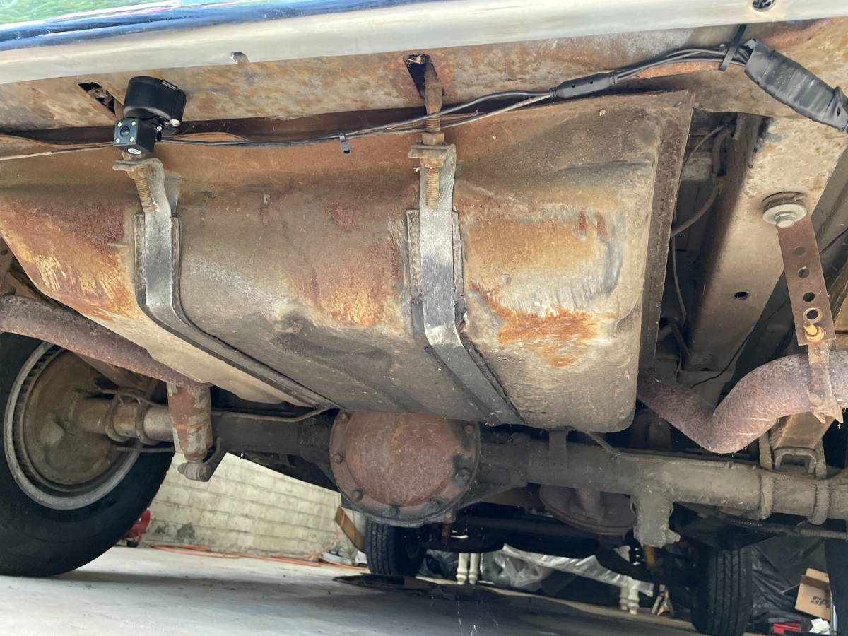 Chevrolet-chevyvan10-g10-1975-silver-19