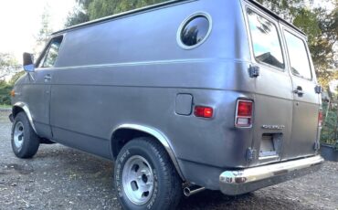 Chevrolet-chevyvan10-g10-1975-silver-2