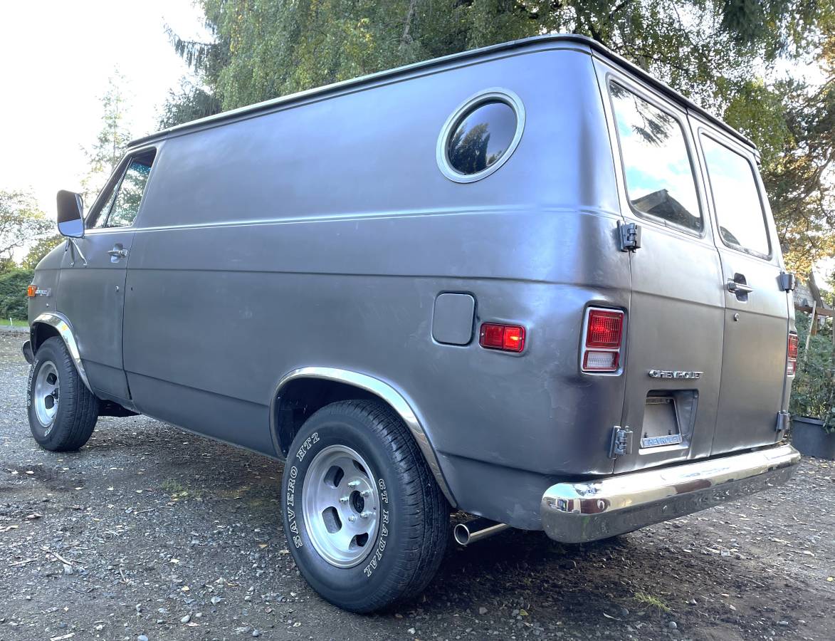 Chevrolet-chevyvan10-g10-1975-silver-2