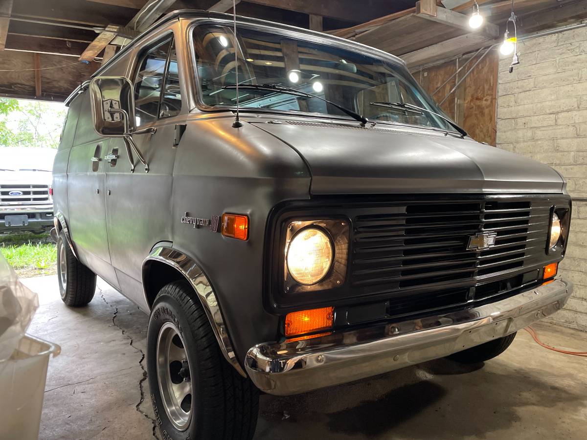 Chevrolet-chevyvan10-g10-1975-silver-22