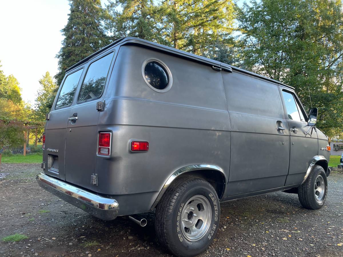 Chevrolet-chevyvan10-g10-1975-silver-3