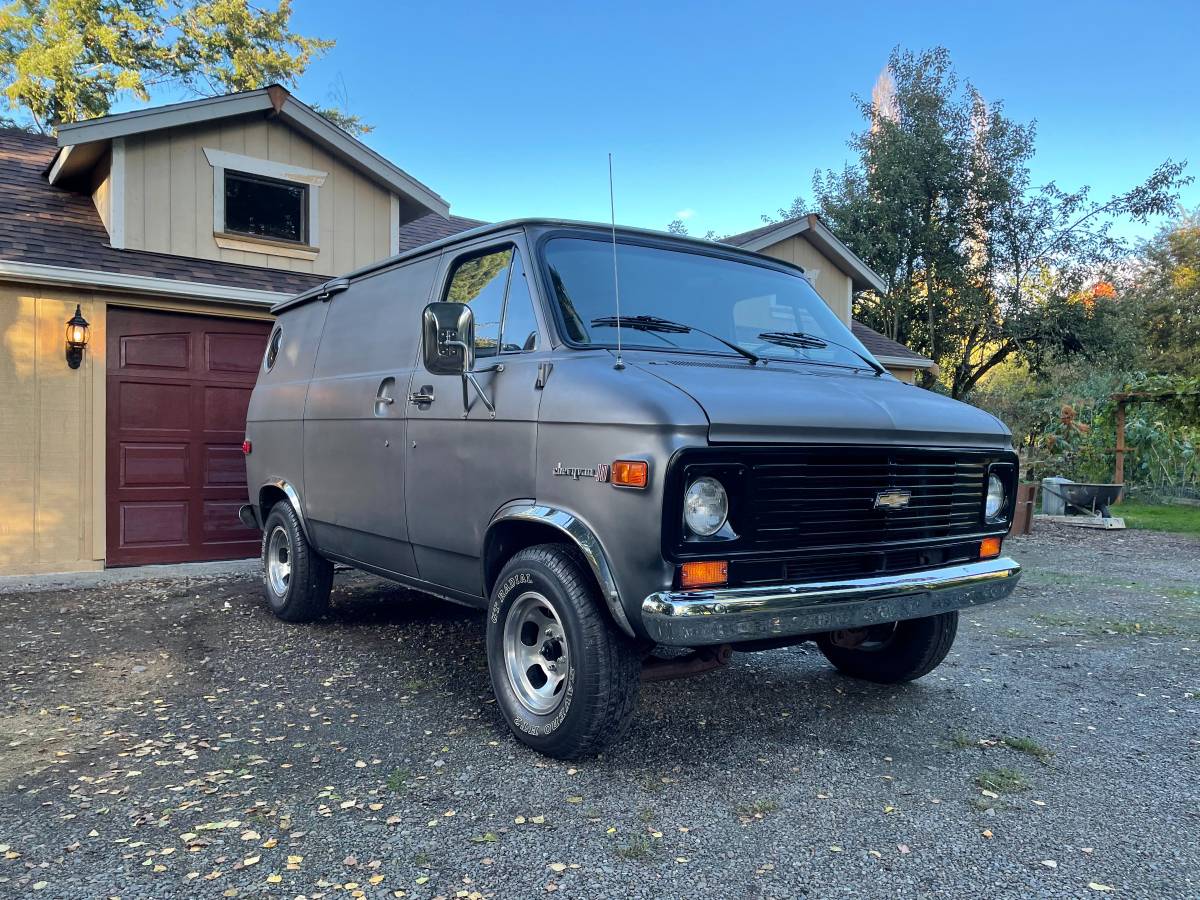 Chevrolet-chevyvan10-g10-1975-silver-4