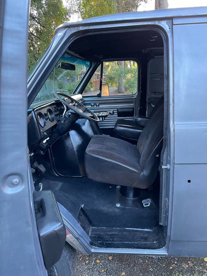 Chevrolet-chevyvan10-g10-1975-silver-5