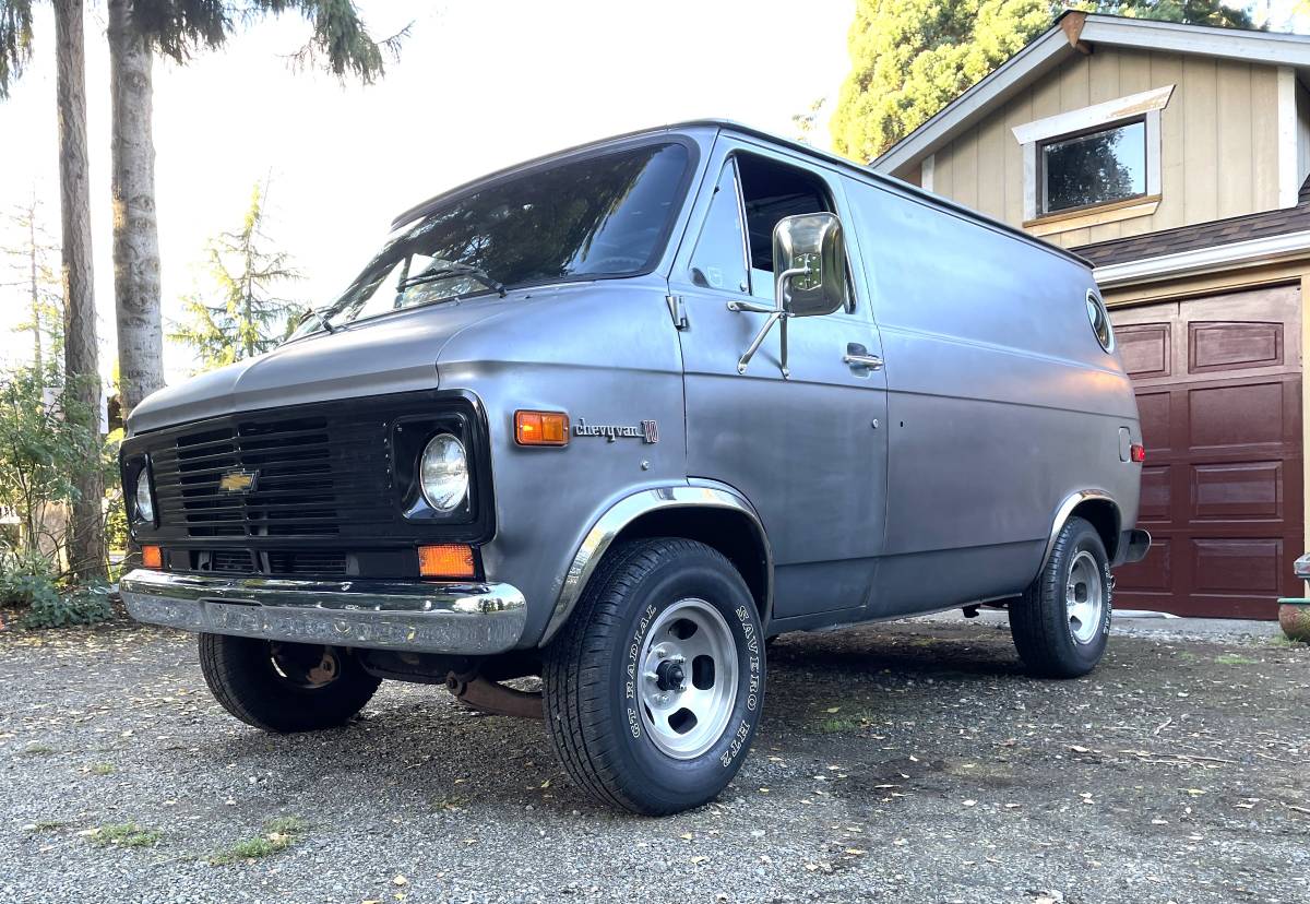 Chevrolet-chevyvan10-g10-1975-silver-6