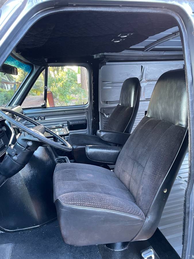 Chevrolet-chevyvan10-g10-1975-silver-7
