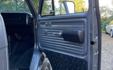 Chevrolet-chevyvan10-g10-1975-silver-8