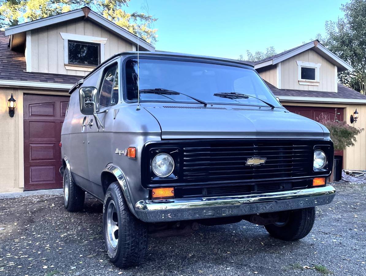 Chevrolet-chevyvan10-g10-1975-silver