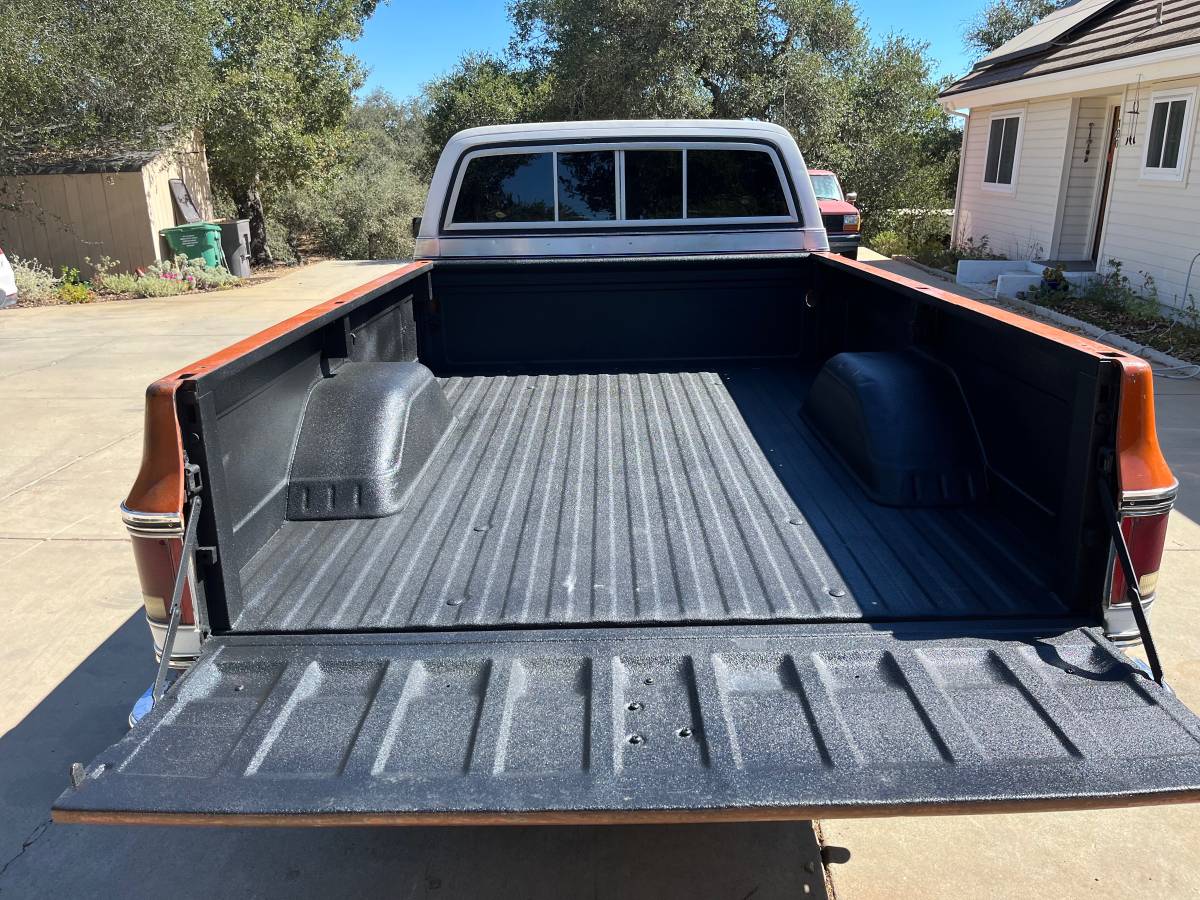 Chevrolet-cheyenne-1975-1