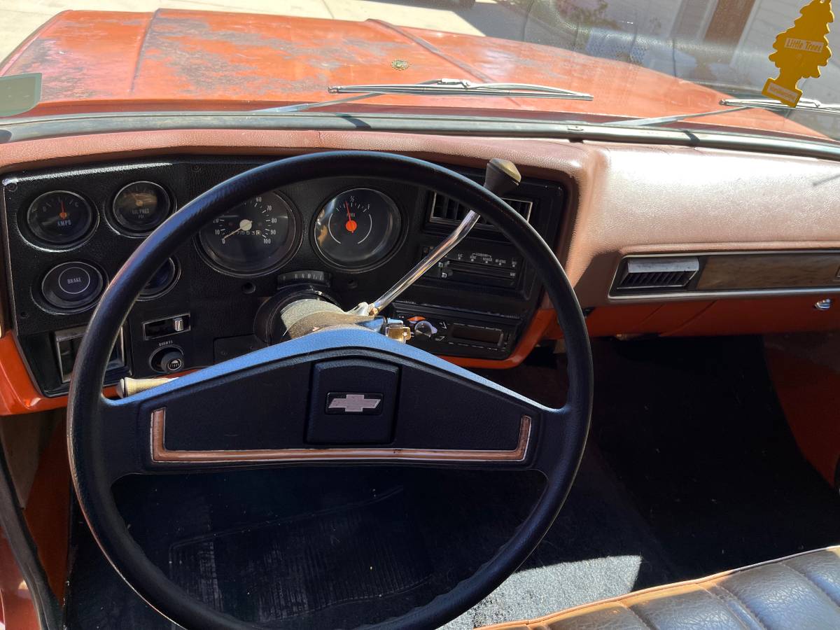 Chevrolet-cheyenne-1975-10