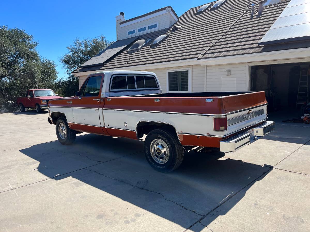 Chevrolet-cheyenne-1975-11
