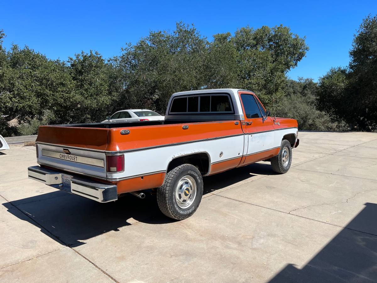 Chevrolet-cheyenne-1975-12