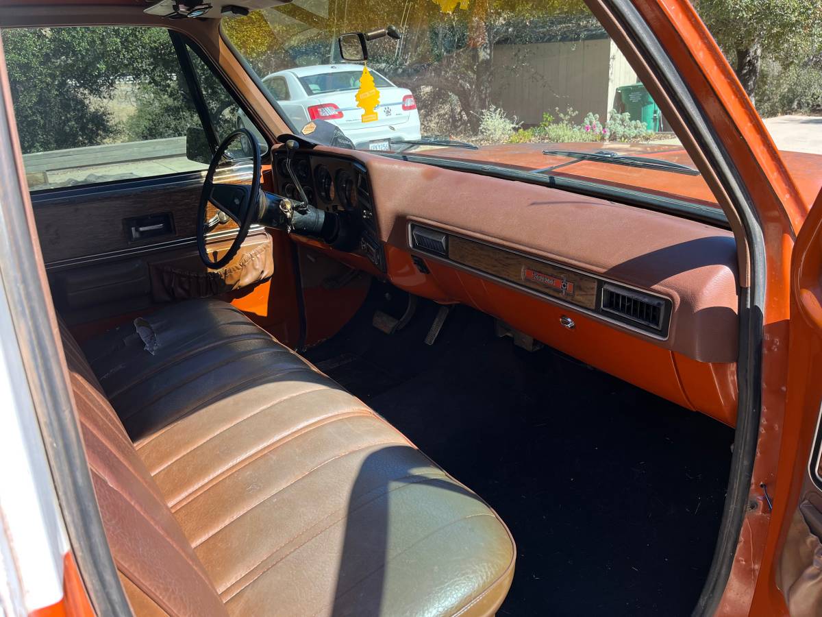 Chevrolet-cheyenne-1975-9