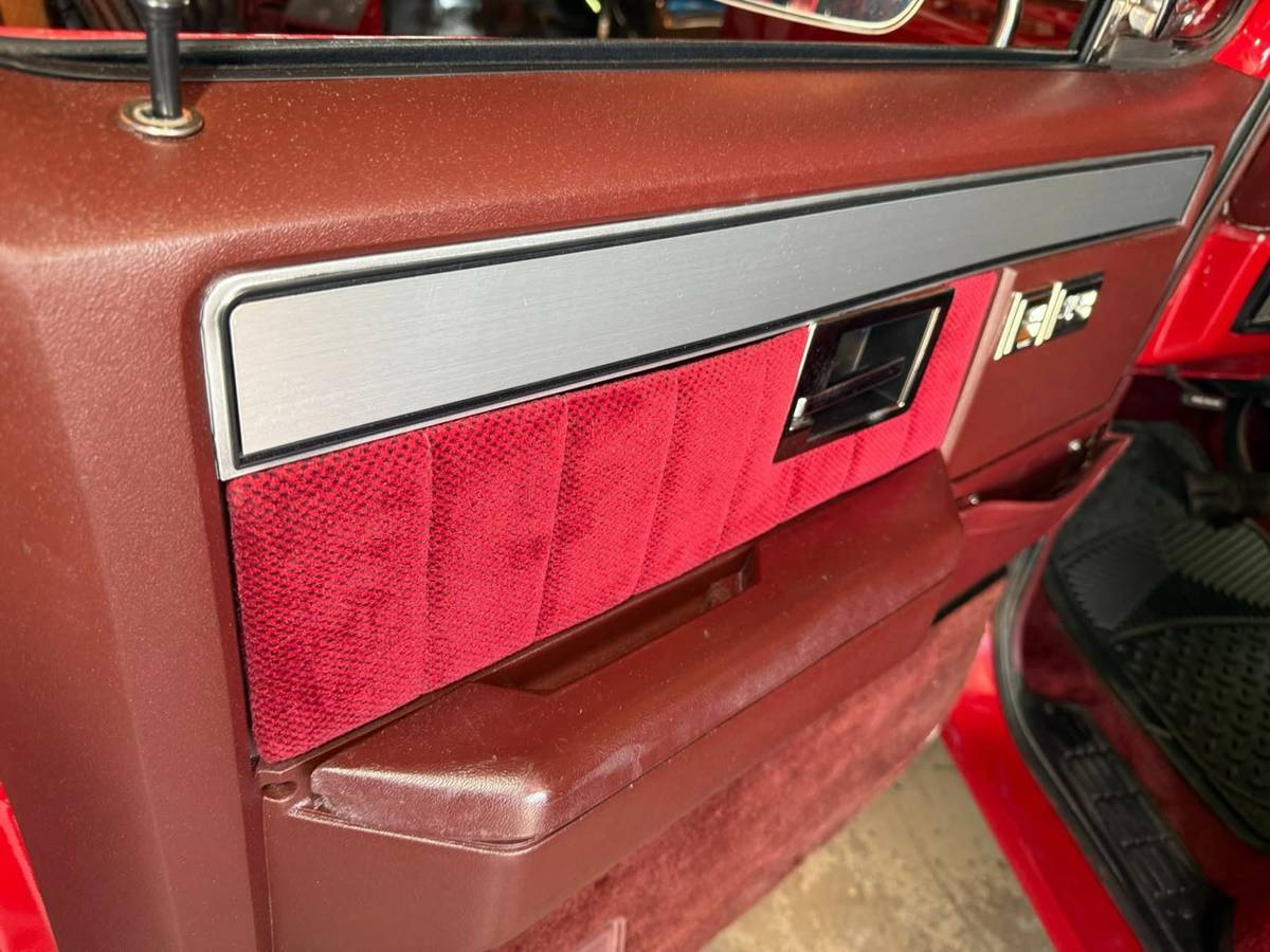 Chevrolet-ck-10-1986-red-11