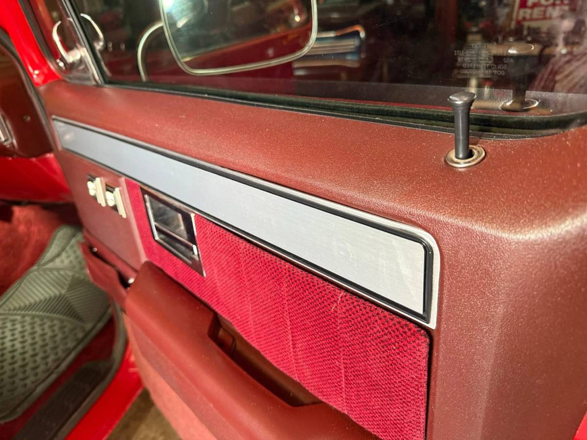Chevrolet-ck-10-1986-red-12