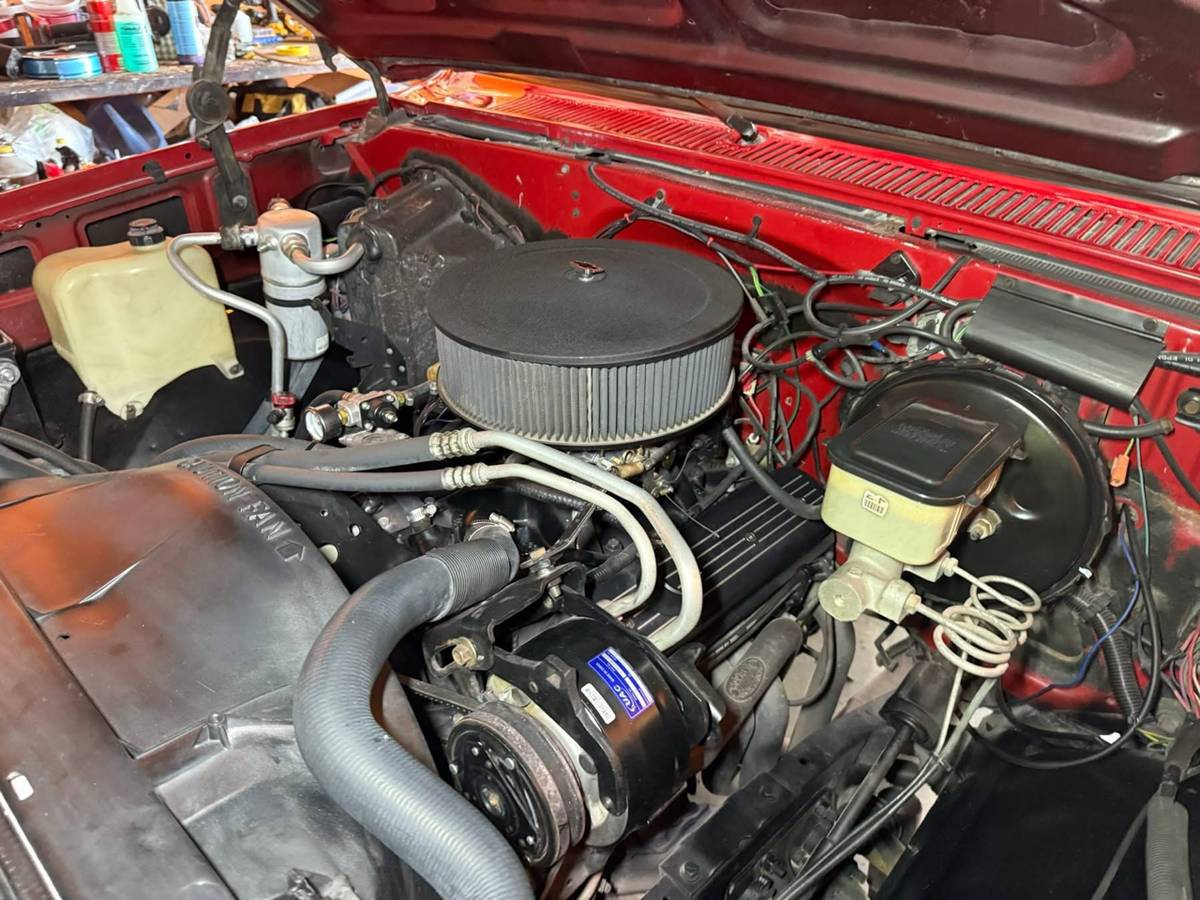 Chevrolet-ck-10-1986-red-14