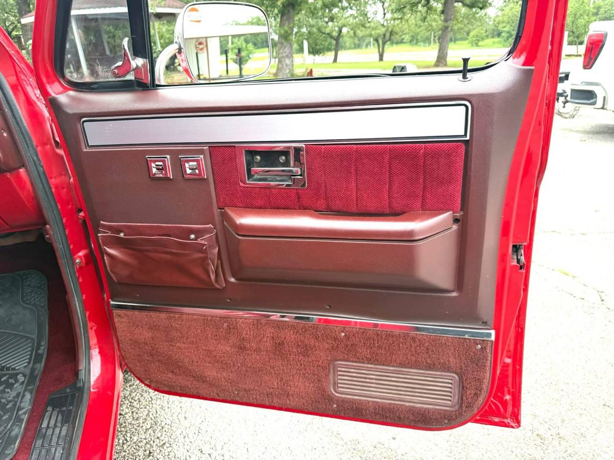 Chevrolet-ck-10-1986-red-5