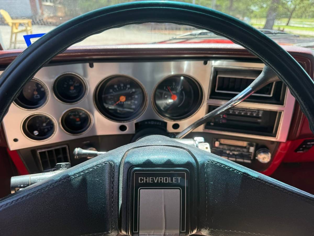 Chevrolet-ck-10-1986-red-9