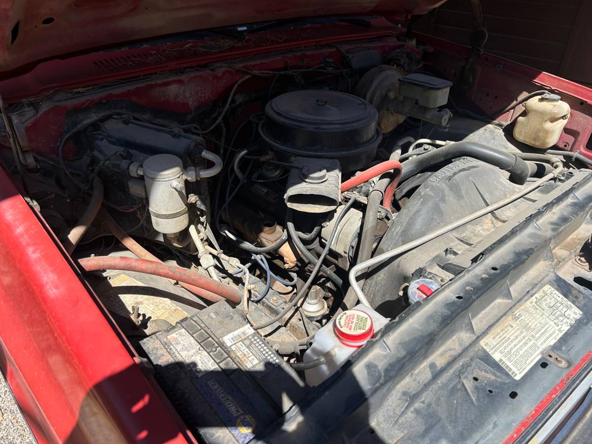 Chevrolet-ck-pickup-12-ton-1984-red-10