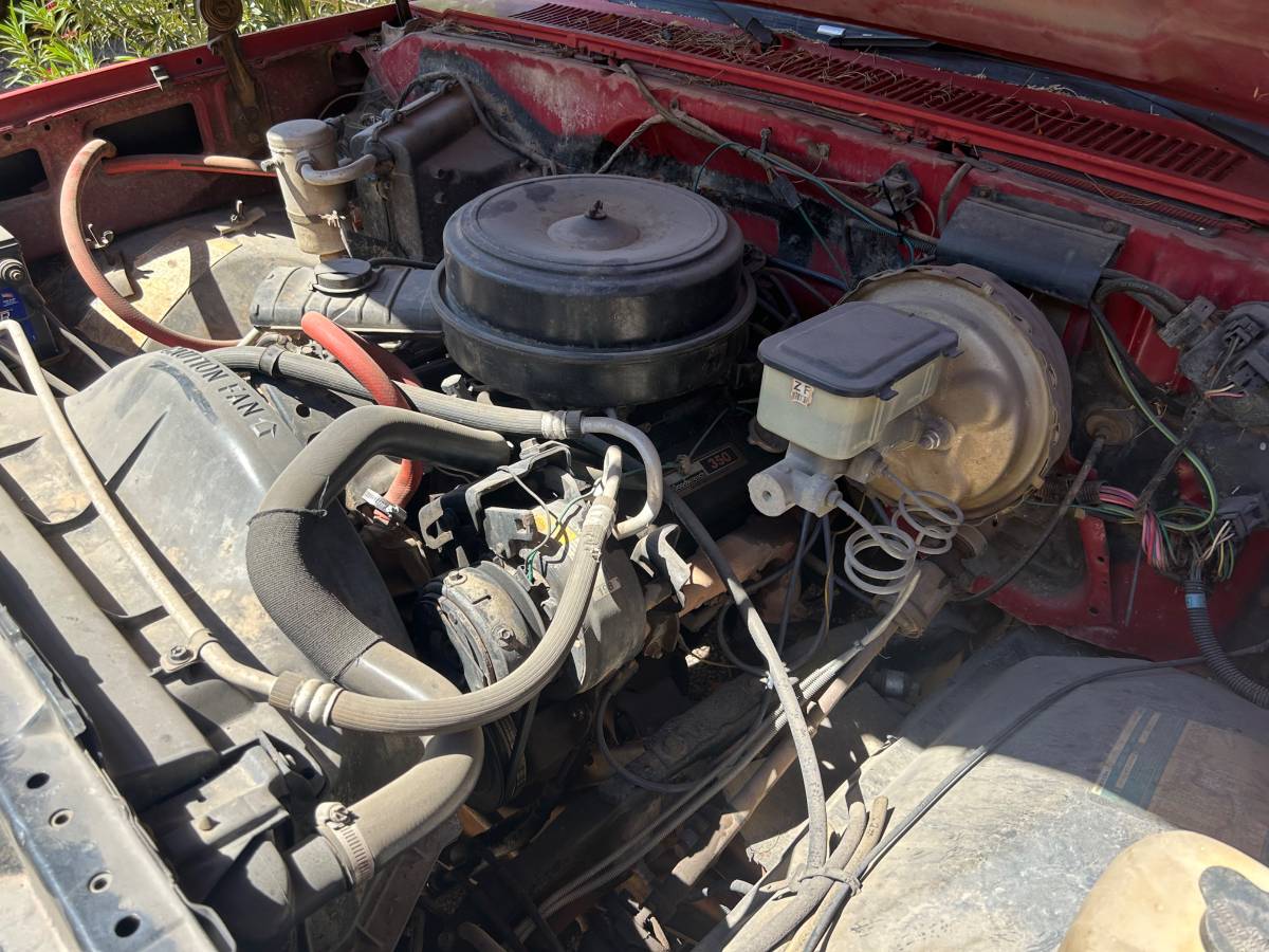 Chevrolet-ck-pickup-12-ton-1984-red-3
