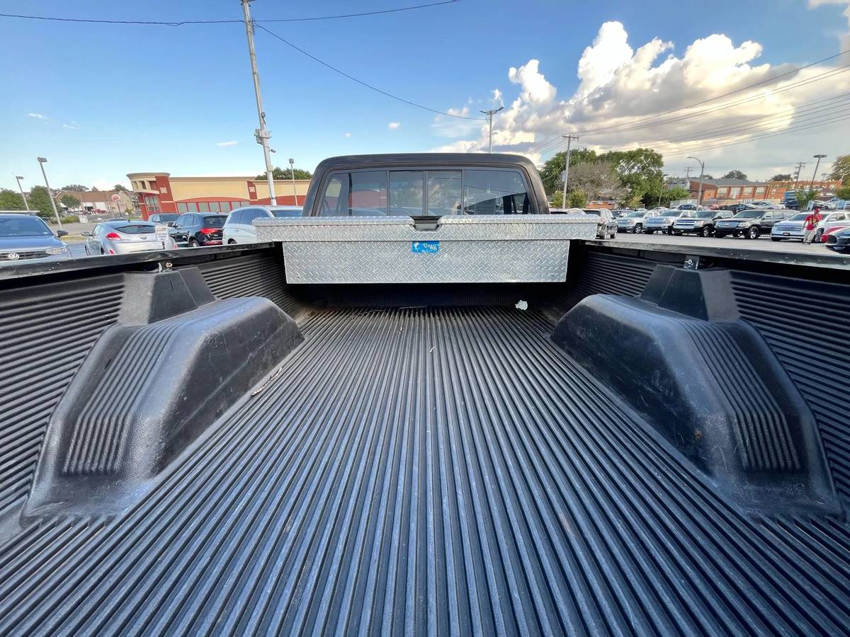 Chevrolet-ck-pickup-12-ton-nominal-1986-black-9