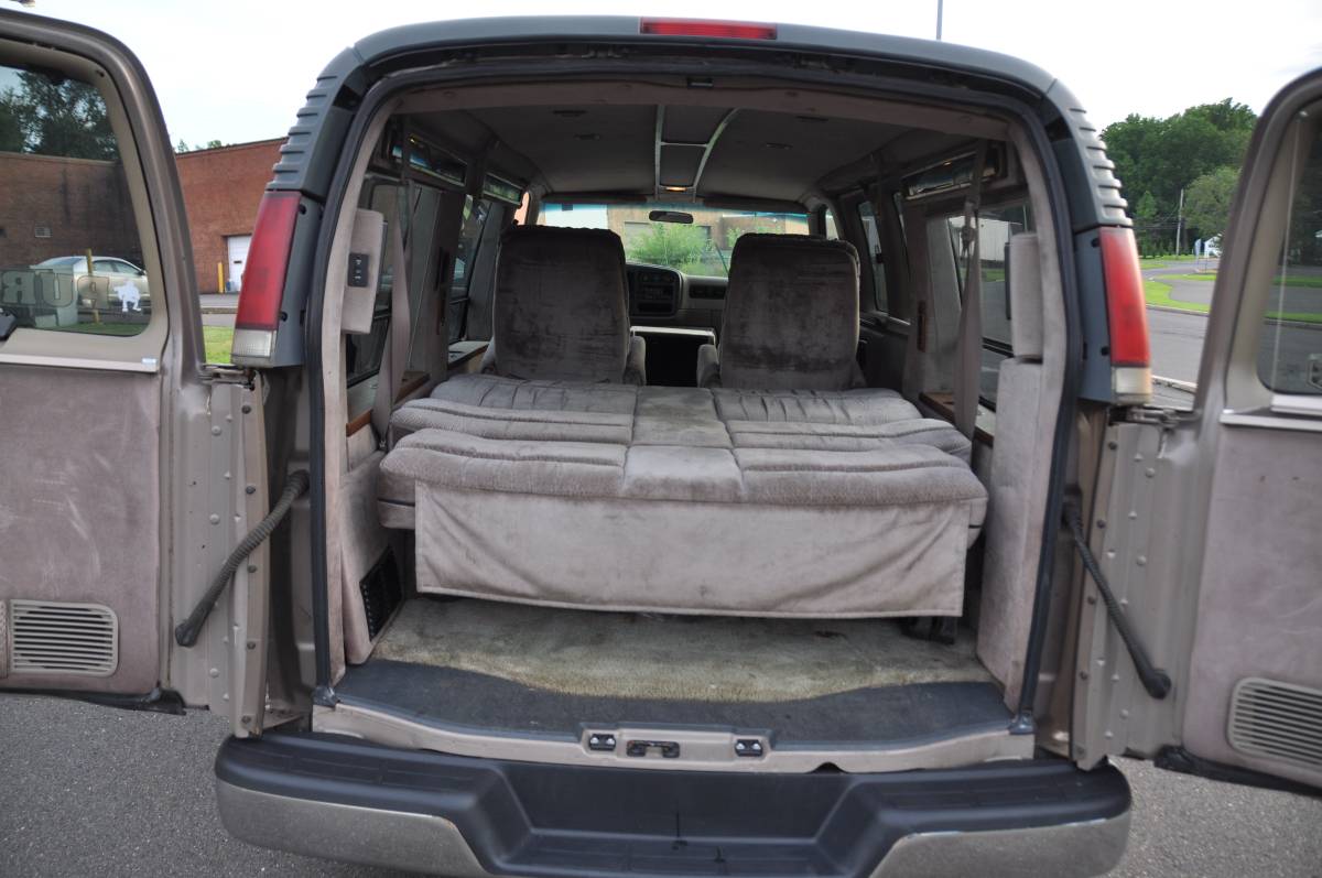 Chevrolet-conversion-van-1996-white-11