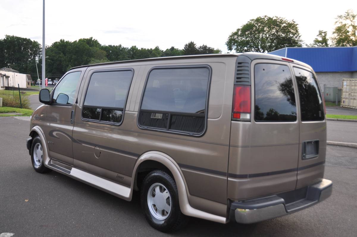Chevrolet-conversion-van-1996-white-11