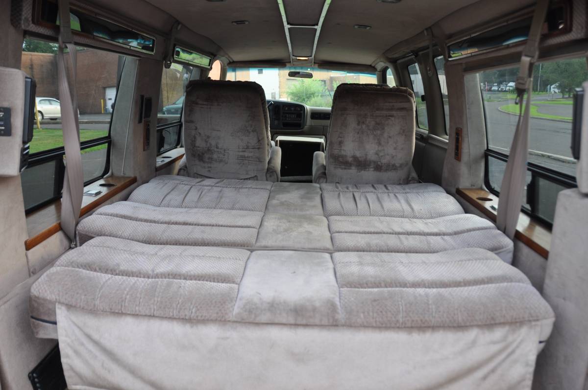Chevrolet-conversion-van-1996-white-12