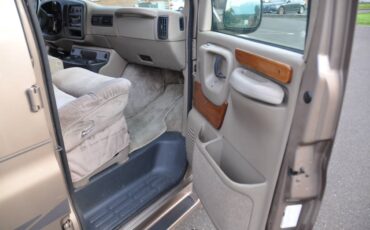Chevrolet-conversion-van-1996-white-14