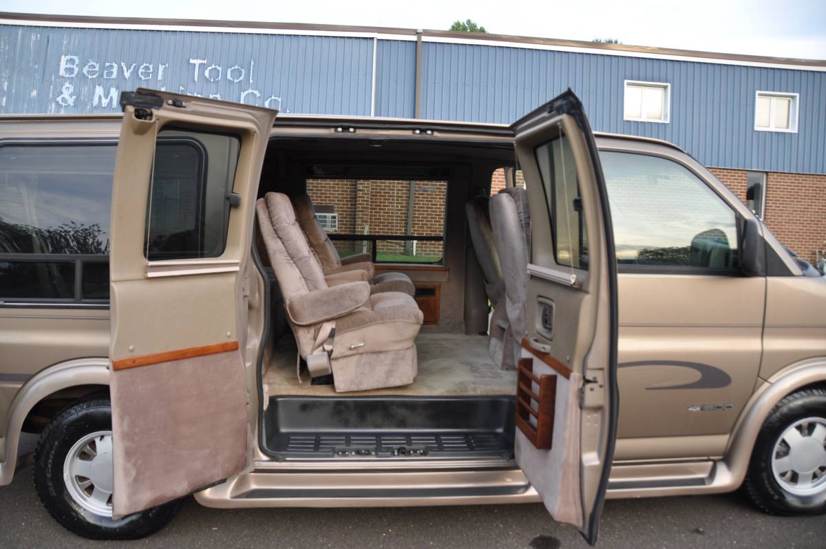 Chevrolet-conversion-van-1996-white-15