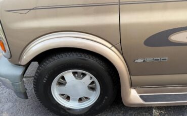 Chevrolet-conversion-van-1996-white-17
