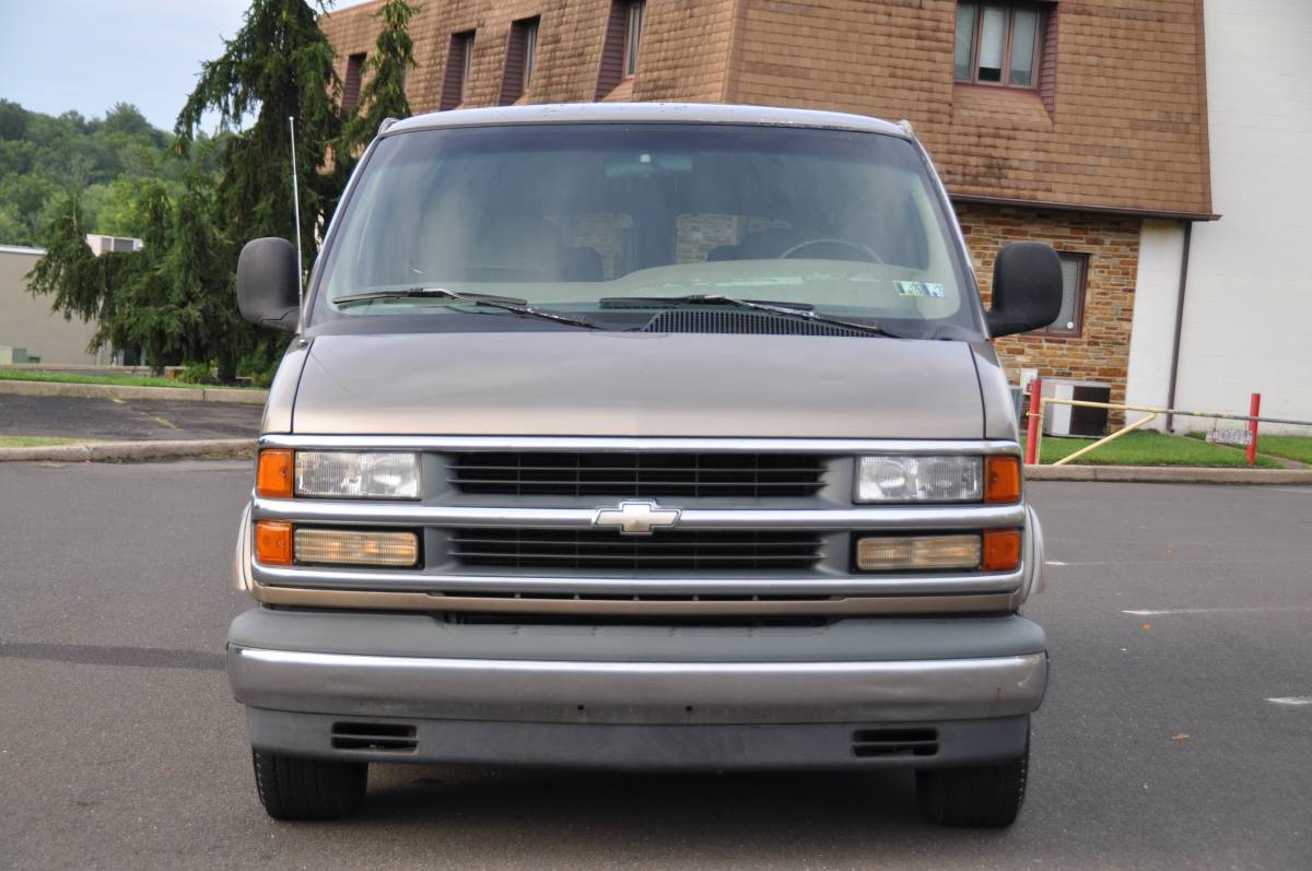Chevrolet-conversion-van-1996-white-19